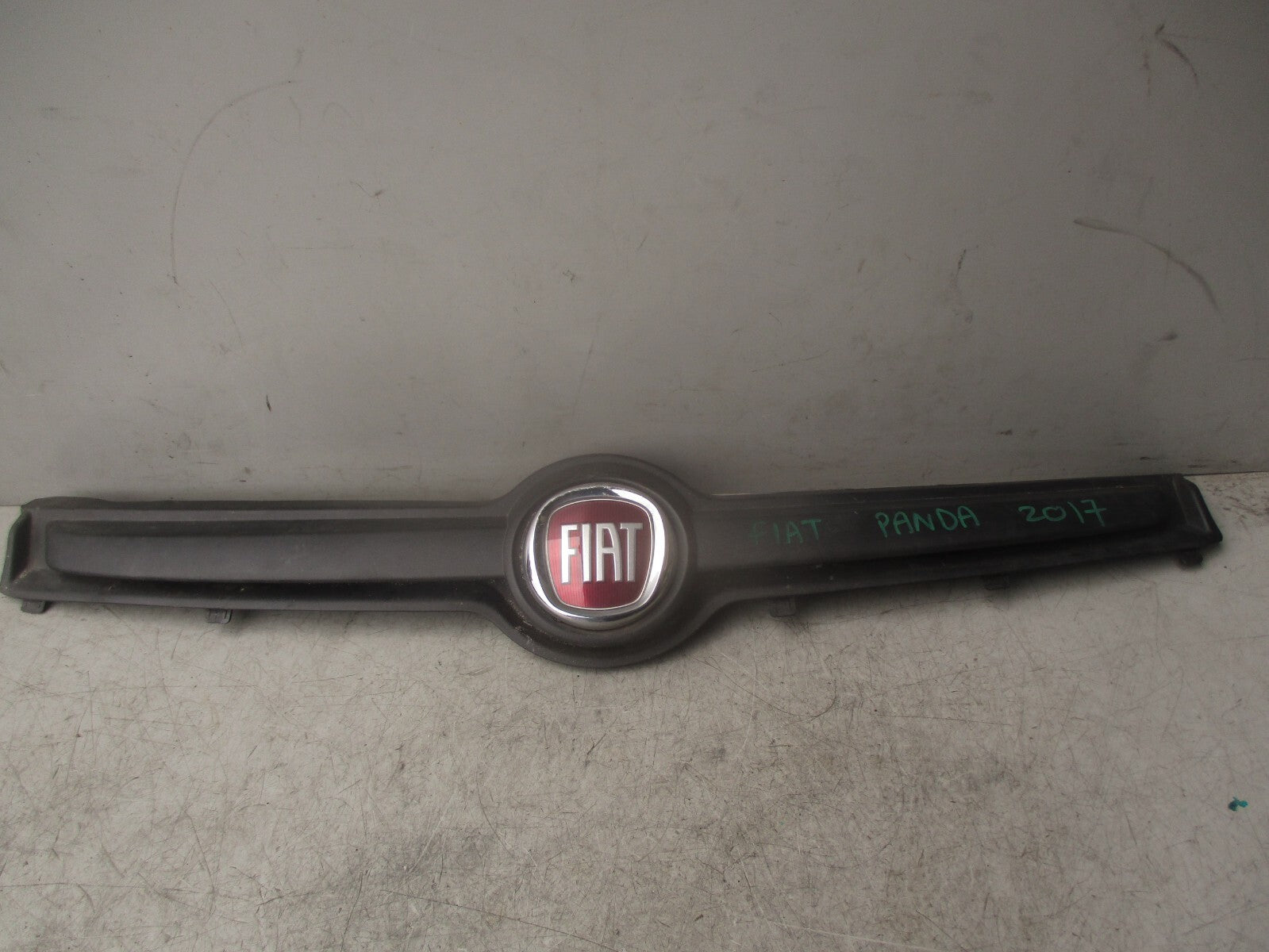 2017 FIAT PANDA MK3 FRONT BUMPER GRILLE 735520656