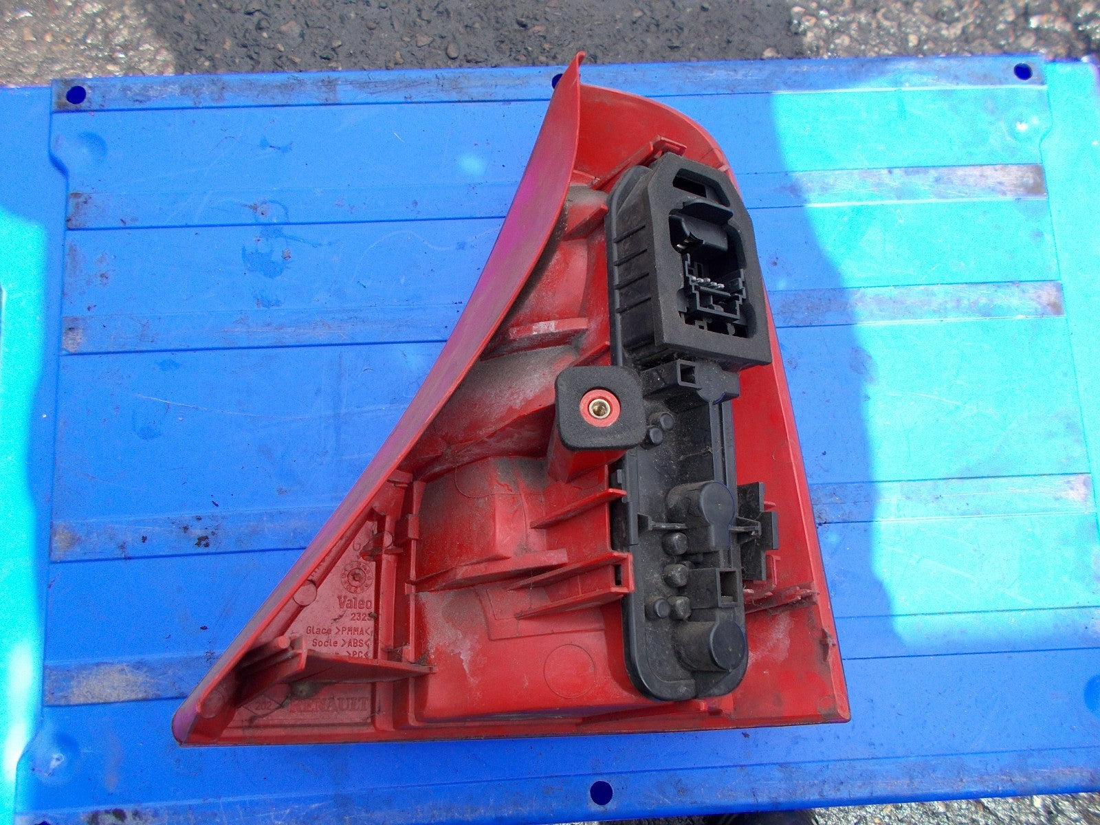 1999 RENAULT CLIO MK2 NSR PASSENGER SIDE REAR TAIL LIGHT 7700410517