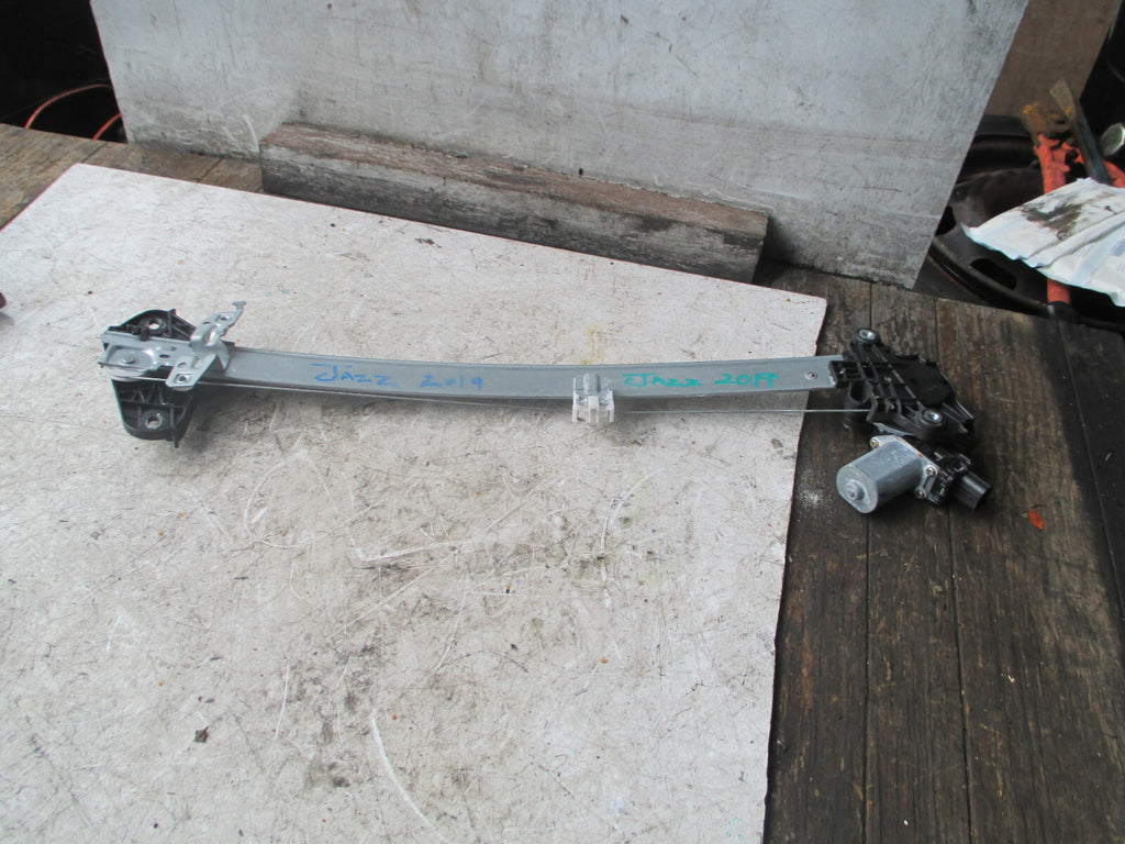 HONDA JAZZ MK4 2019 5 DOOR OSF DRIVER SIDE FRONT DOOR WINDOW REGULATOR MOTOR
