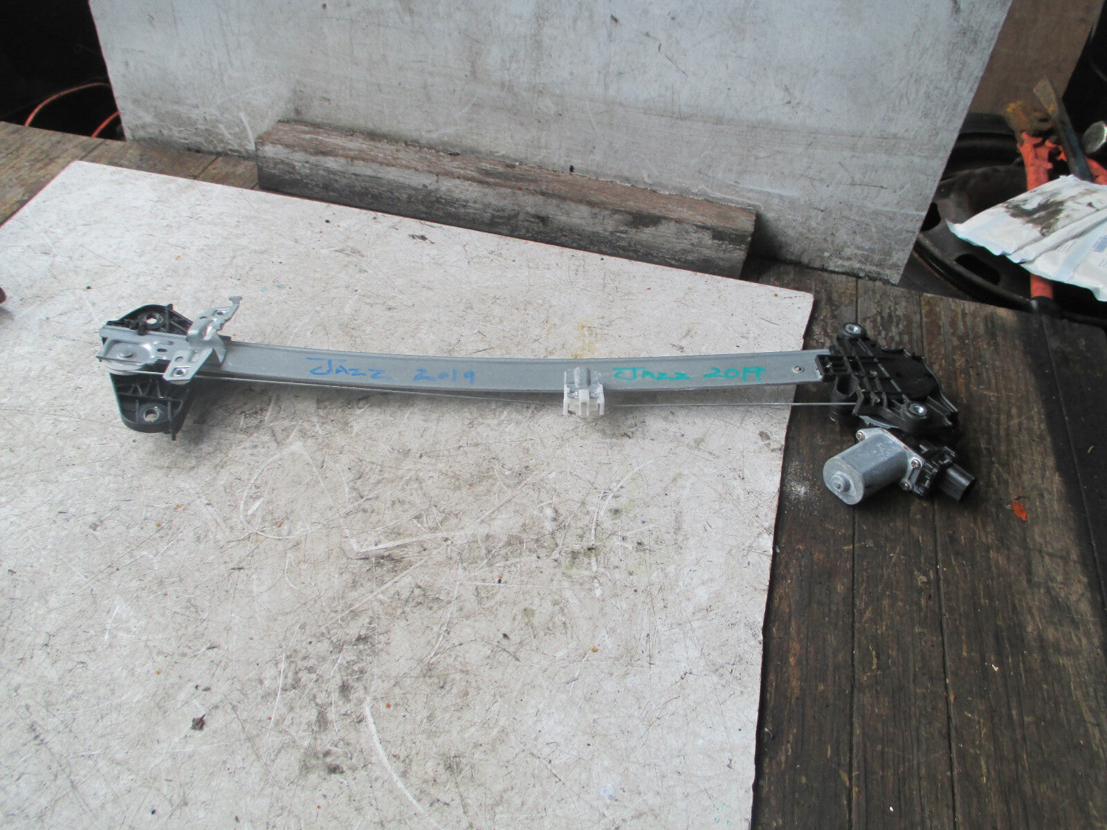 HONDA JAZZ MK4 2019 5 DOOR OSF DRIVER SIDE FRONT DOOR WINDOW REGULATOR MOTOR