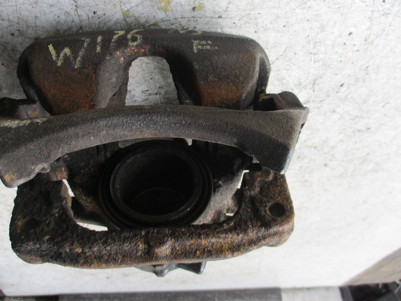 MERCEDES A-CLASS W176 NSF PASSENGER SIDE FRONT BRAKE CALIPER A24601