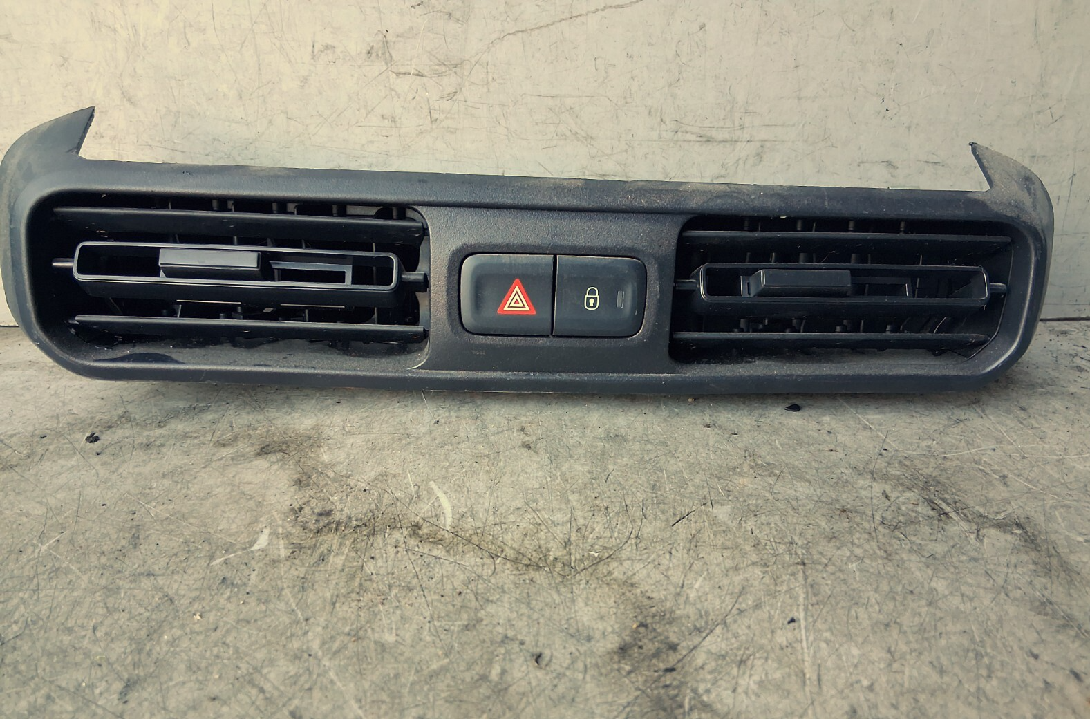 2023 CITROEN BERLINGO MK3 CENTRE DASHBOARD FRONT AIRVENT HAZARD SWITCH GE0046620
