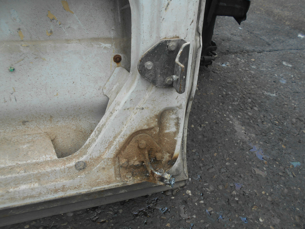 IVECO DAILY 29L10V 2003 SWB NS PASSENGER SIDE BARE SLIDING DOOR WHITE