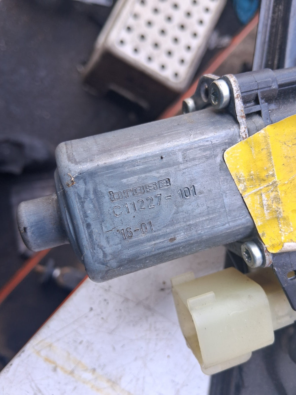 2003 FORD FUSION 2 OSF DRIVER SIDE FRONT RIGHT WINDOW MOTOR REGULATOR C11227101