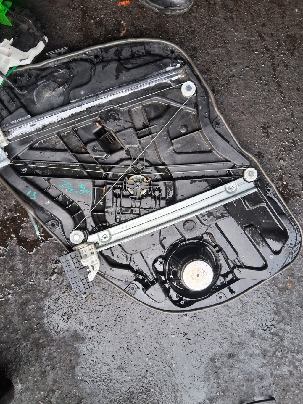 2013 HYUNDAI I40 NSF PASSENGER SIDE FRONT LEFT WINDOW MOTOR REGULATOR