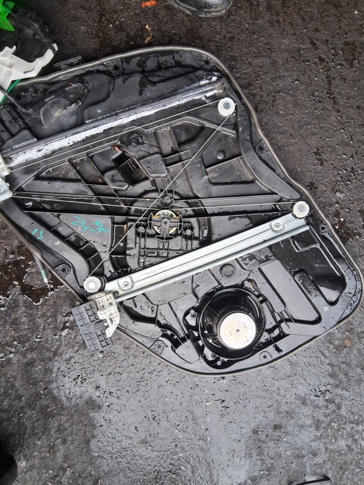 2013 HYUNDAI I40 NSF PASSENGER SIDE FRONT LEFT WINDOW MOTOR REGULATOR