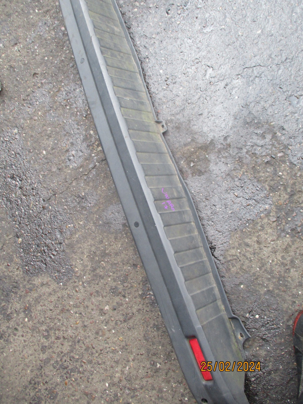 VAUXHALL VIVARO X82 MK2 2017 REAR MIDDLE BUMPER & REFLECTOR WITH SENSORS