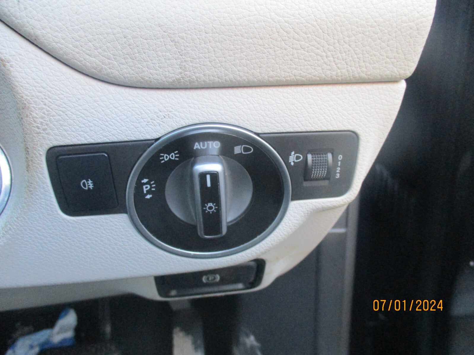 MERCEDES BENZ CLA 2016 C117 HEADLIGHT FOG LIGHT CONTROL SWITCH