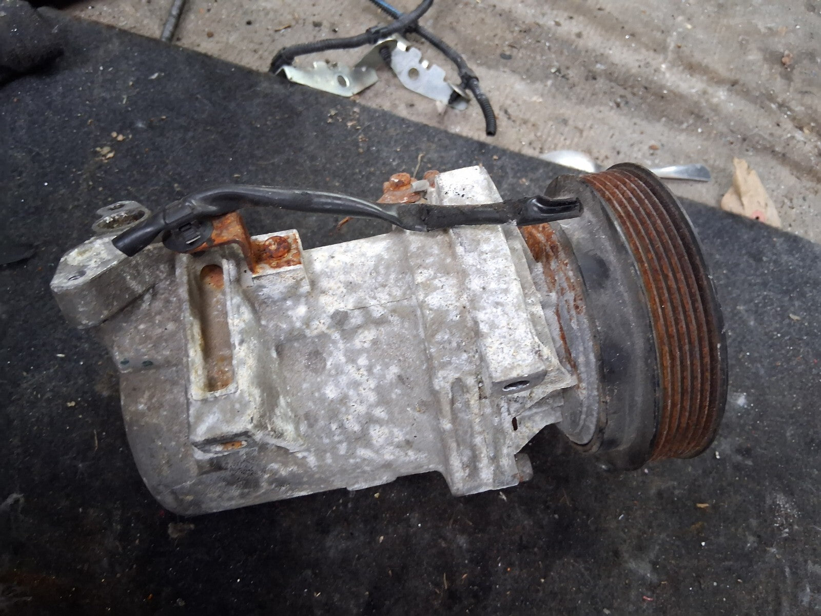 2008 MITSUBISHI OUTLANDER 2.2 DIESEL  A/C AIR COMPRESSOR PUMP 926003VD0A