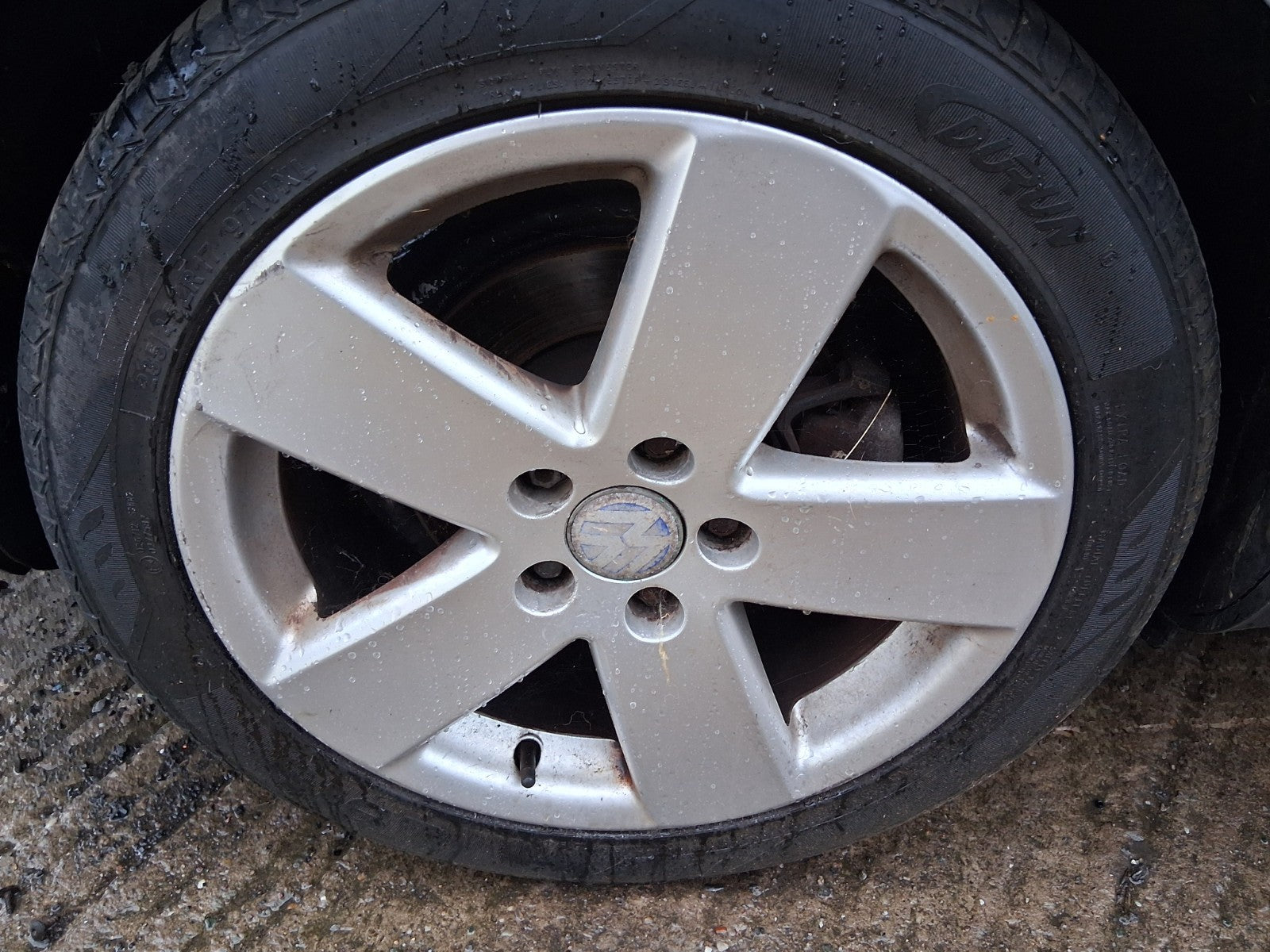 2006 VW VOLKSWAGEN PASSAT B6 17 INCH ALLOY WHEEL WITH TYRE 235/45R17