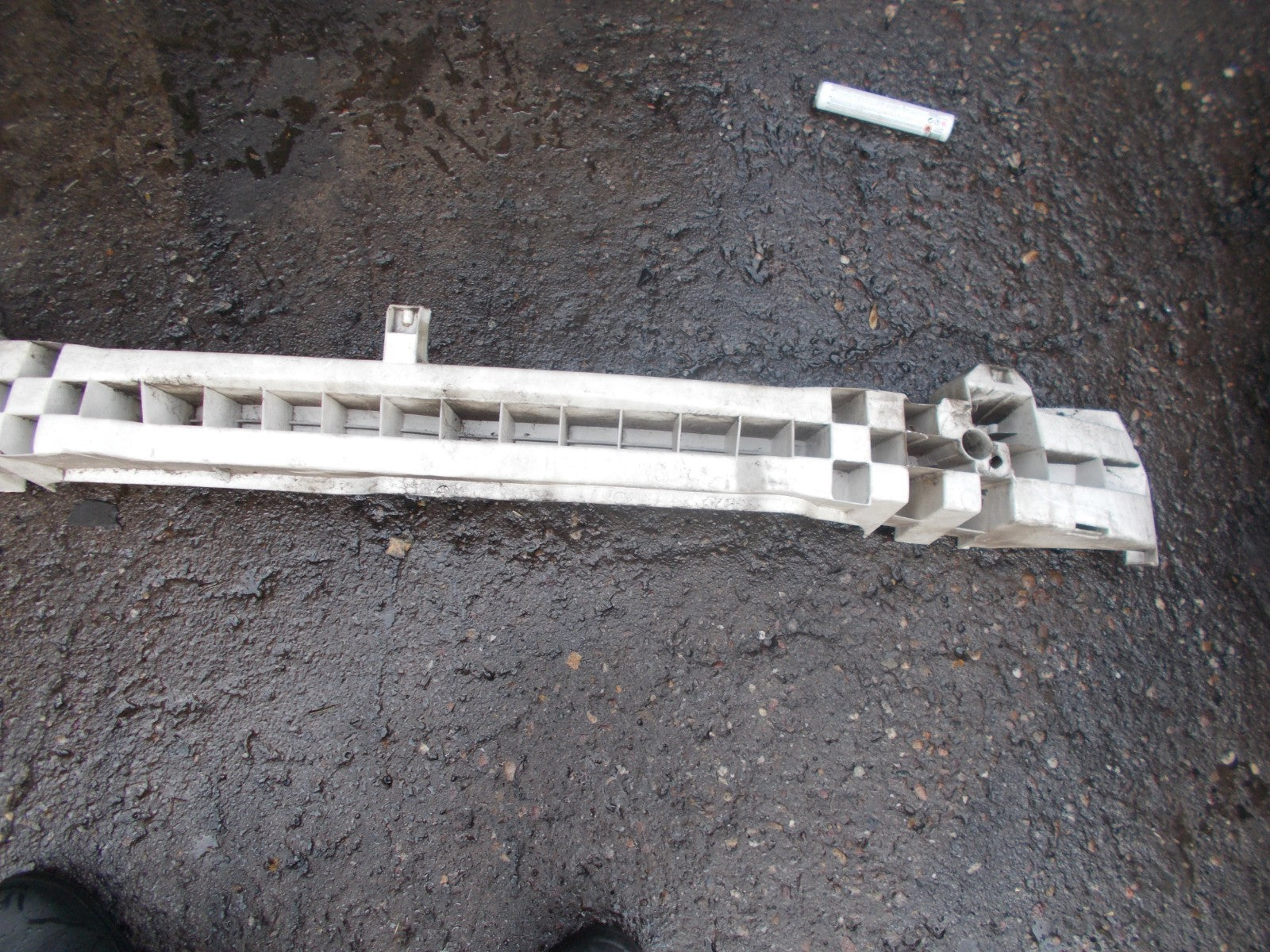 RENAULT CLIO (MK3) REAR BUMPER REINFORCER 8200467197