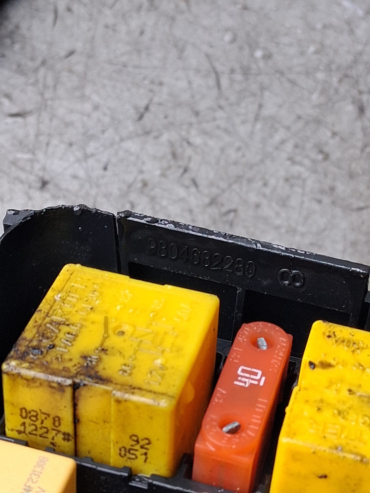 2021 VAUXHALL VIVARO FUSE BOX RELAY 9808959080