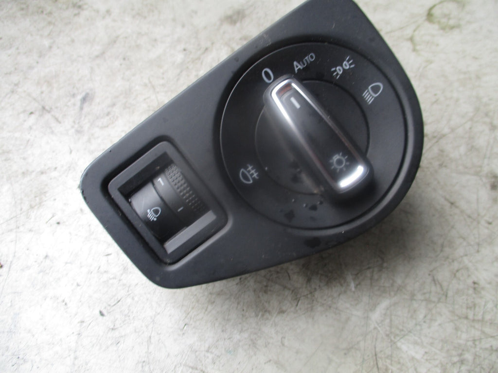 2017 VOLKSWAGEN GOLF HEADLIGHT CONTROL SWITCH & TRIM 5G2858341