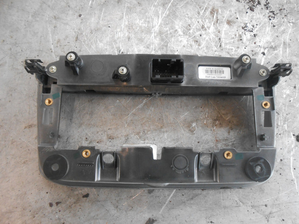 FIAT PUNTO EVO 2009 - 2012 STEREO SURROUND & HAZARD LIGHT SWITCH 735506939