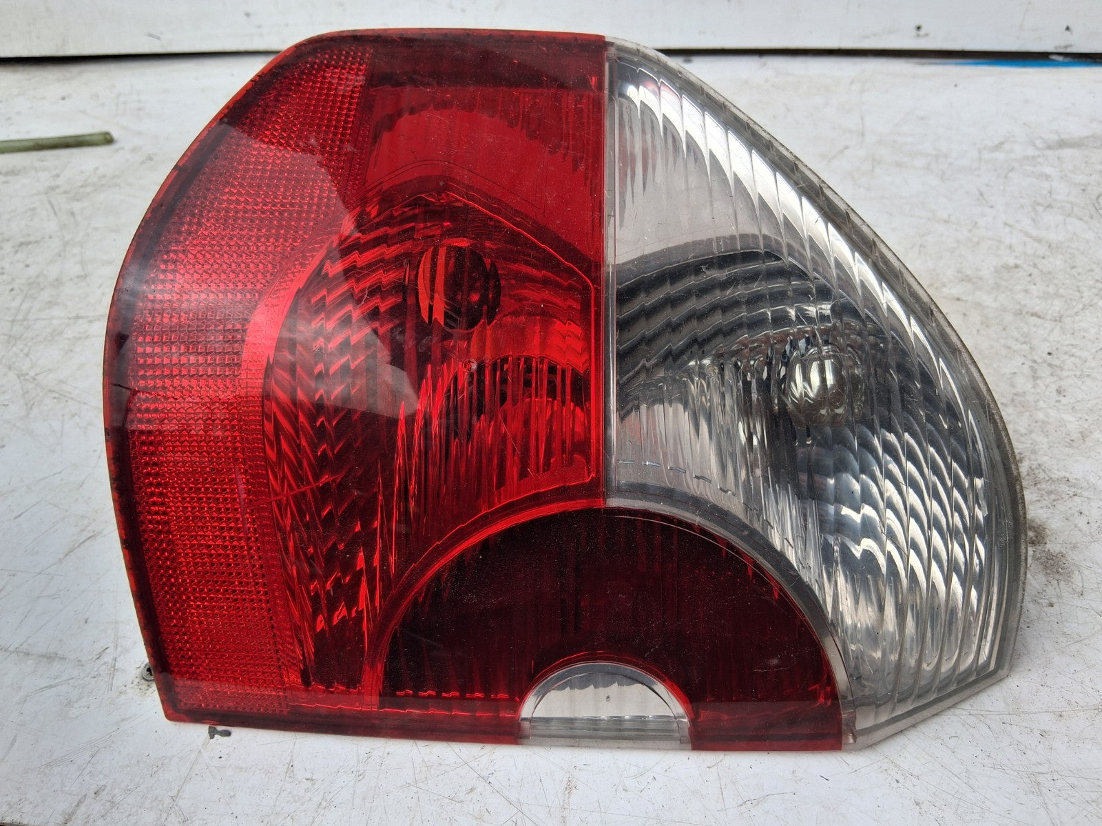 2004 BMW X3 E83 NSR PASSENGER SIDE REAR TAIL LIGHT LAMP 3414399
