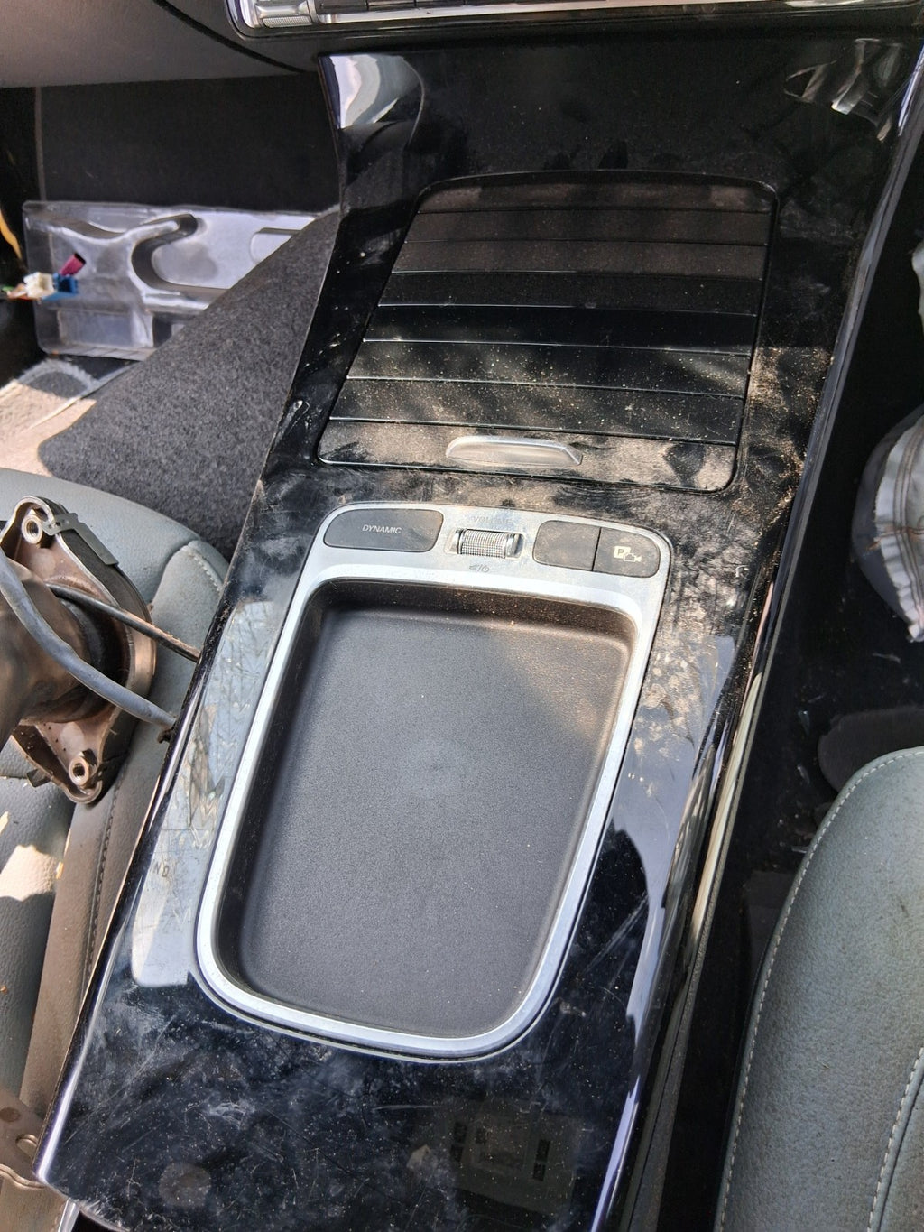 2023 MERCEDES CLA C118 CENTRE CONSOLE TOUCHPAD WITH CUP HOLDER COMPLETE