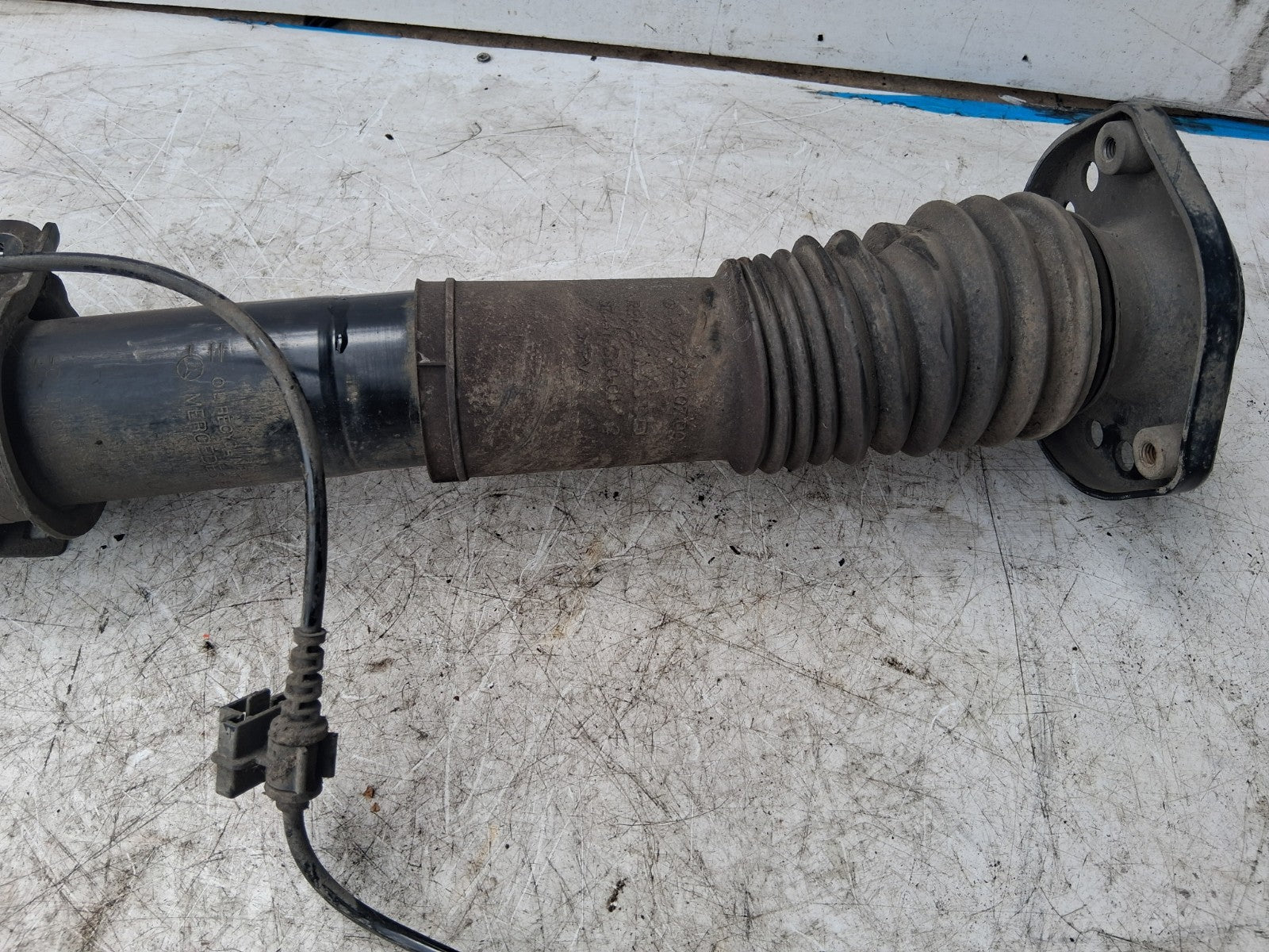 2020 MERCEDES BENZ SPRINTER W907 NSF PASSENGER SIDE FRONT LEFT LEG A9073201102