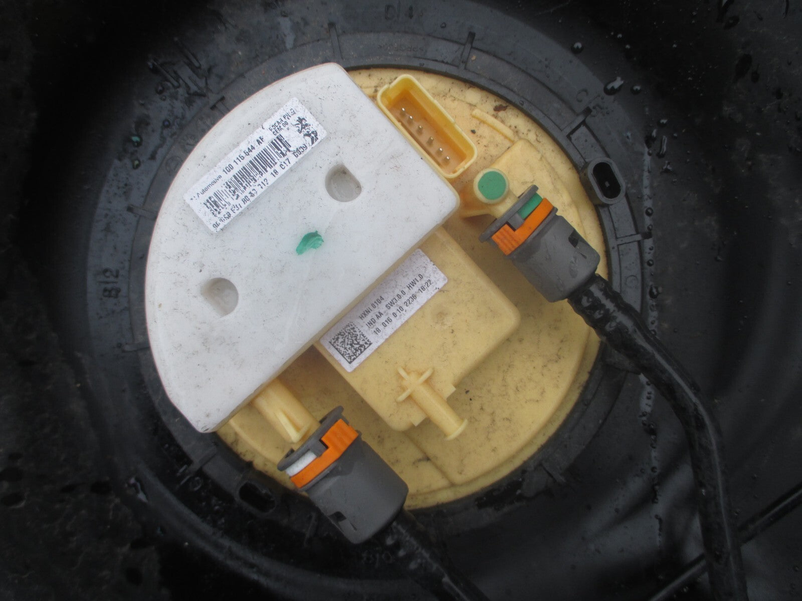 VAUXHALL GRANDLAND X 2018 1.6 DIESEL FUEL TANK 9818040480