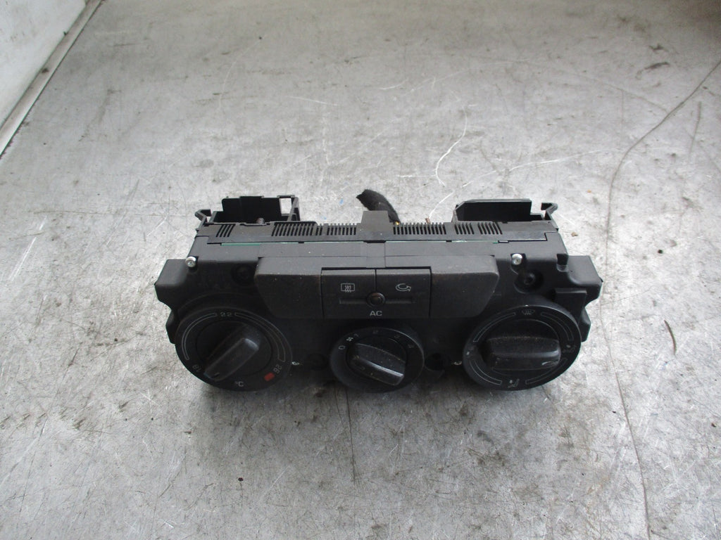 SKODA OCTAVIA 2005 CLIMATE CONTROL SWITCHES 74358100