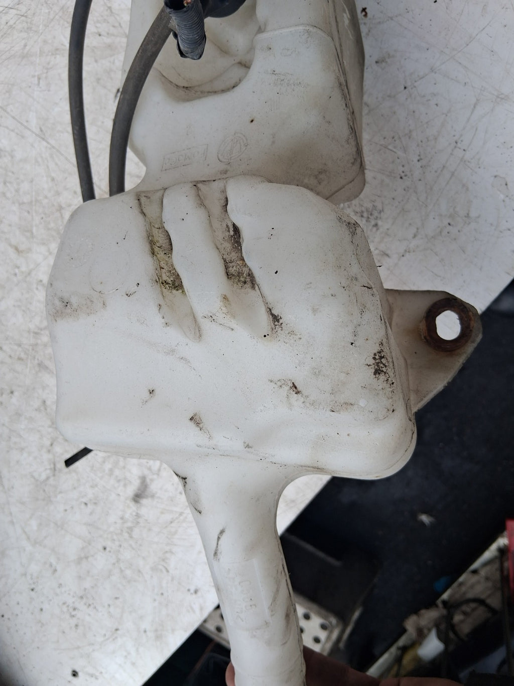 2010 FIAT 500 LOUNGE MK1 FRONT WINDSCREEN WASHER BOTTLE TANK RESERVOIR