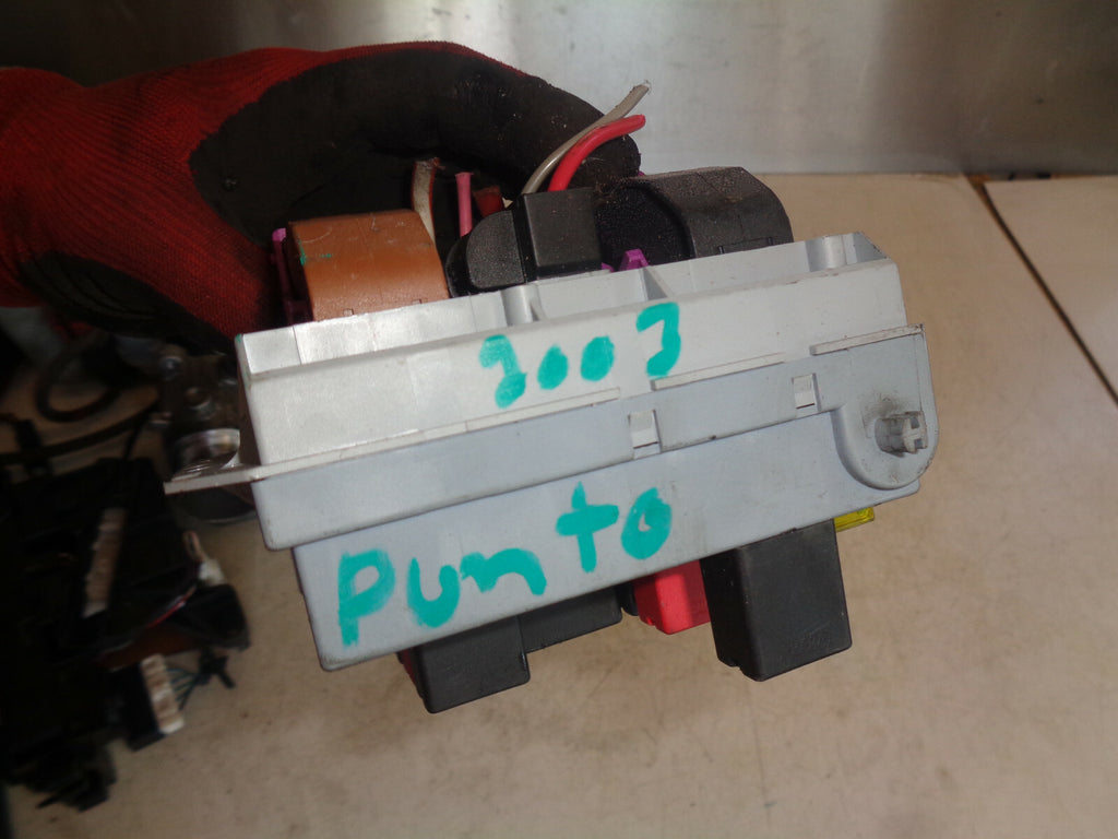 FIAT PUNTO MK2 2003 1.2 PETROL BSI FUSE BOX MODULE 46835601