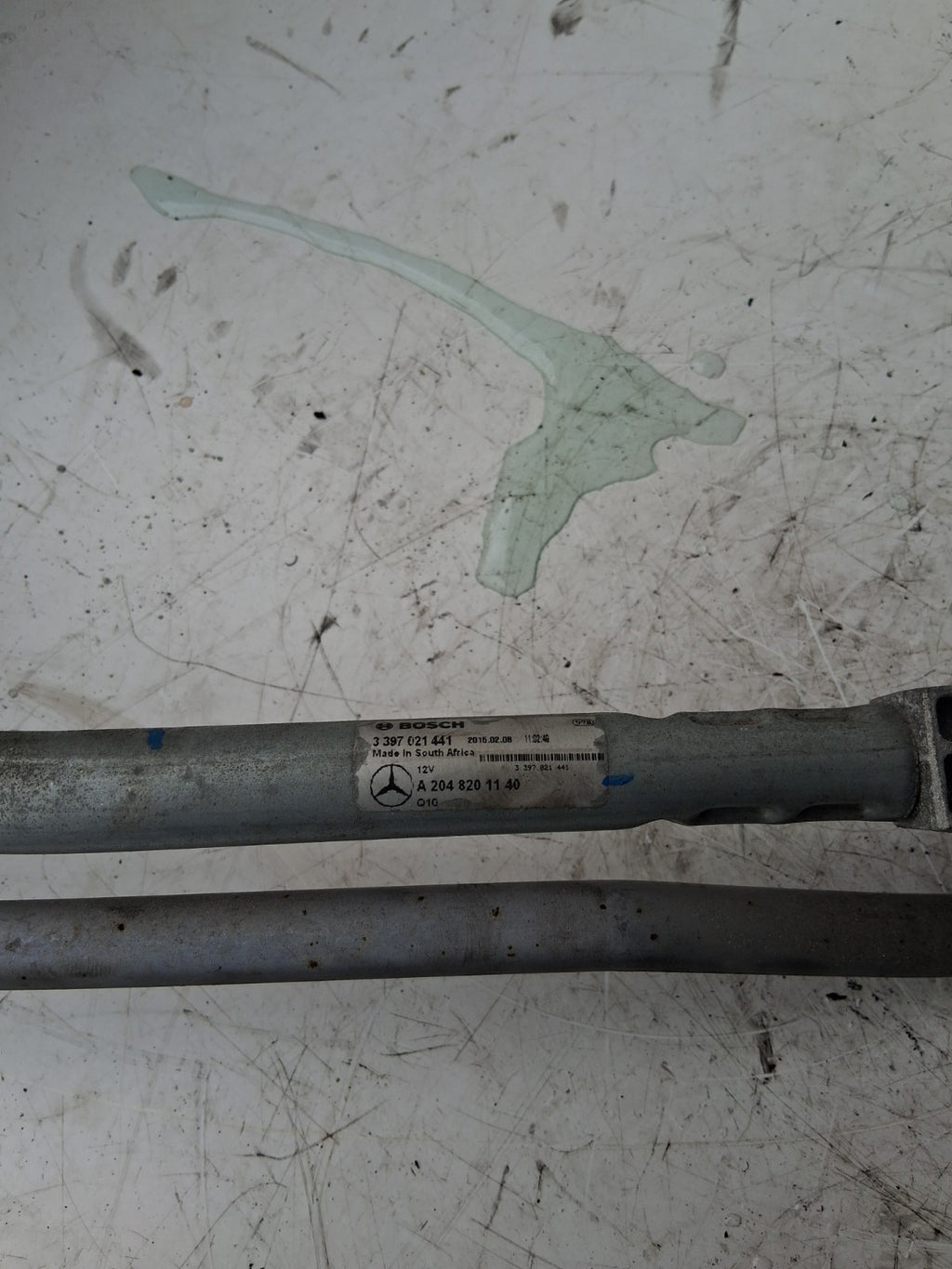 2015 MERCEDES C CLASS W204 FRONT WIPER MOTOR AND LINKAGE A2048201140