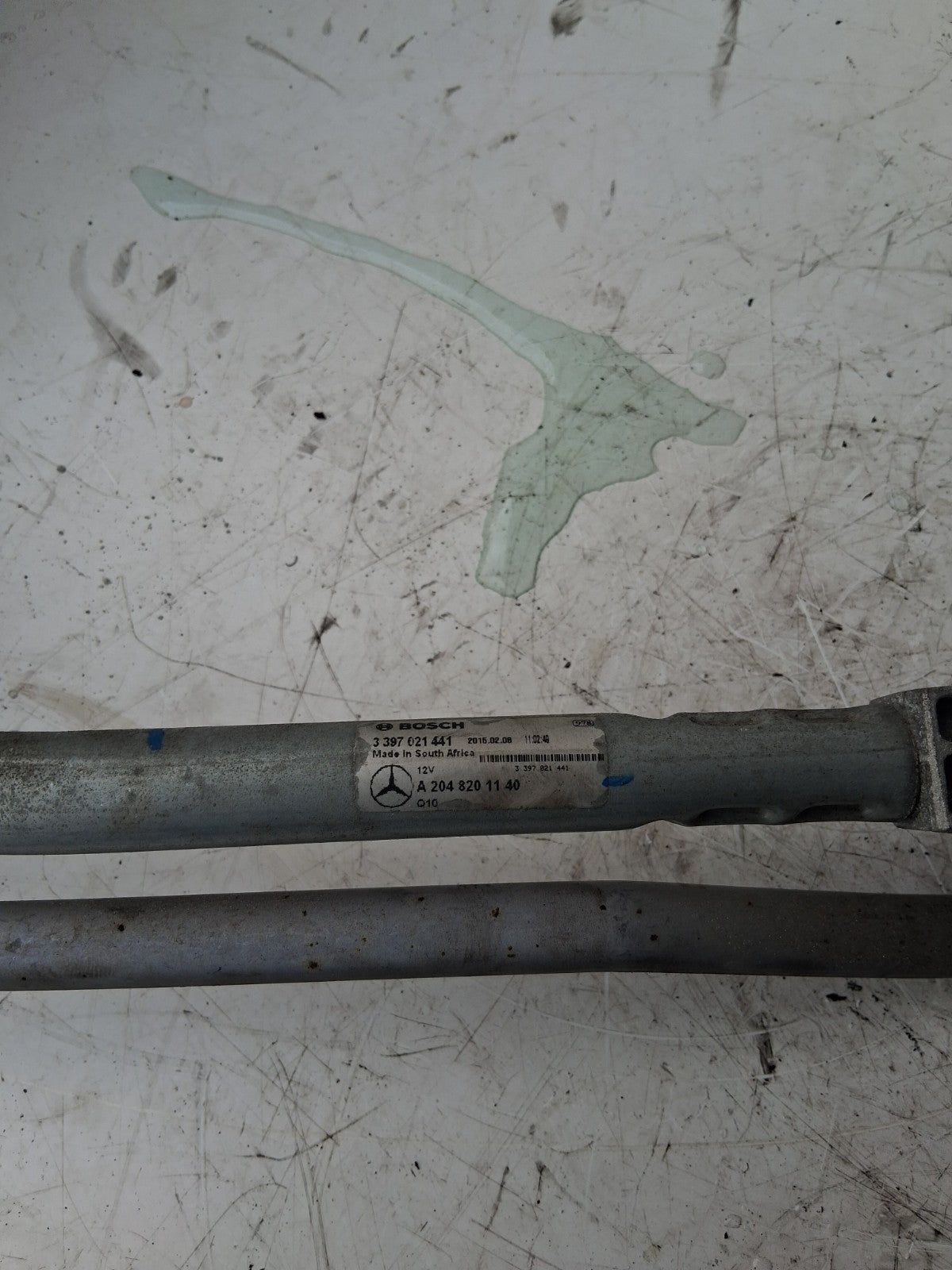 2015 MERCEDES C CLASS W204 FRONT WIPER MOTOR AND LINKAGE A2048201140