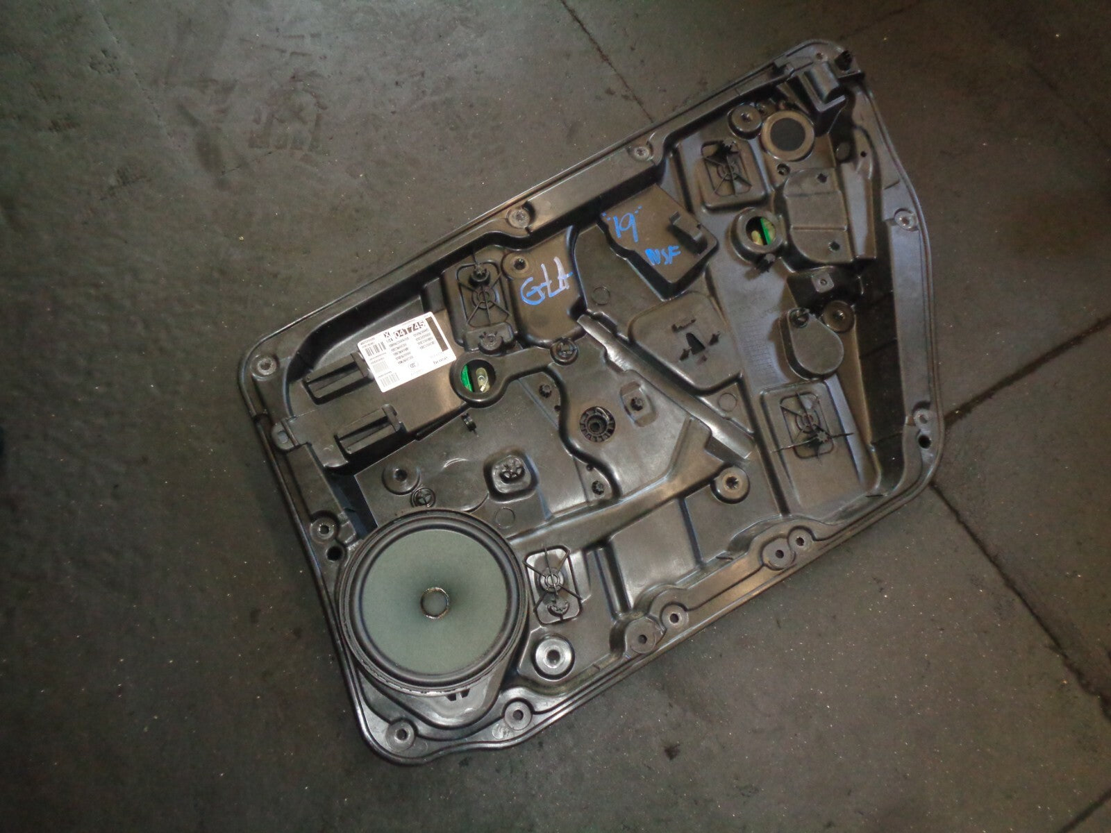 MERCEDES GLA MK1 X156 2019 OSF DRIVER FRONT WINDOW REGULATOR MECHANISM ONLY