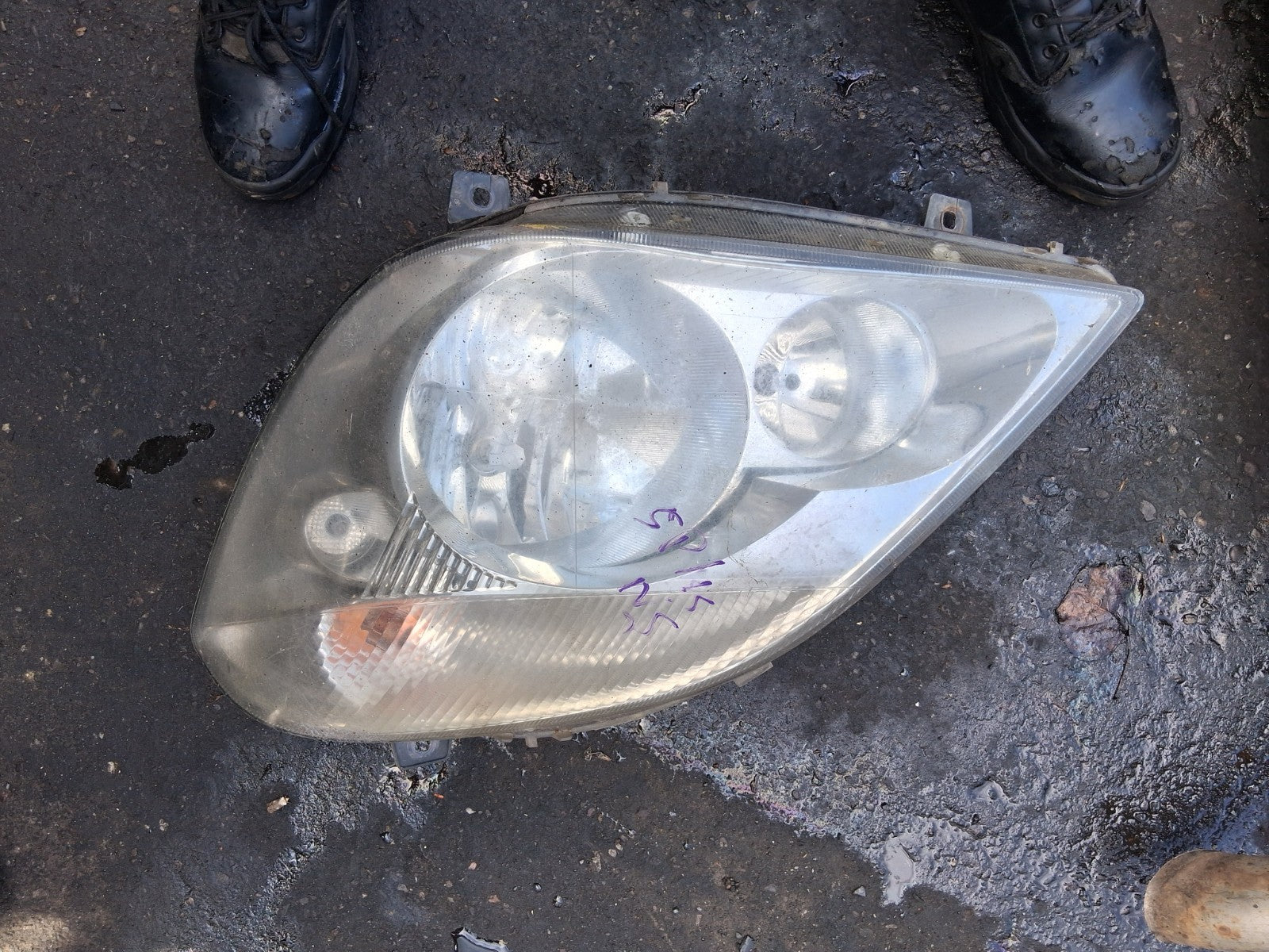 2016 MERCEDES SPRINTER W906 NSF PASSENGER SIDE FRONT LEFT HEADLIGHT A9068200361