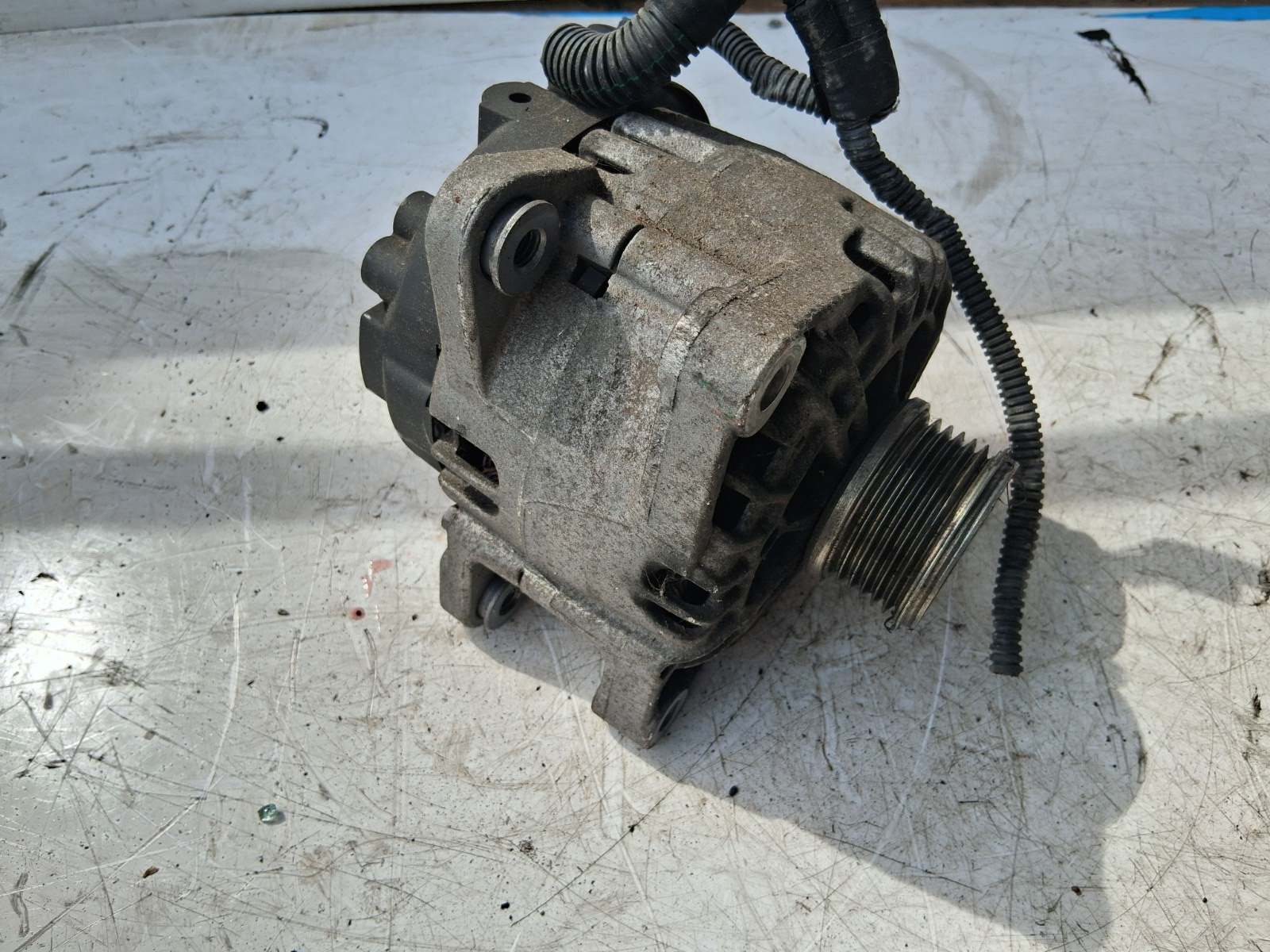 2012 PEUGEOT 208 ALTERNATOR 9818677980