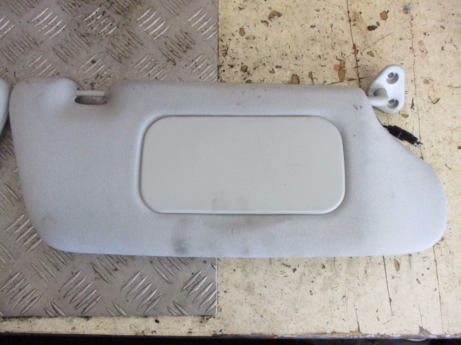MERCEDES 2002 M CLASS ML INTERIOR RIGHT & LEFT SUN VISOR 10001836-R 10001836-L