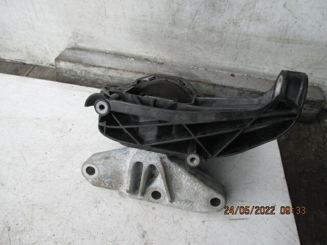 VAUXHALL GRANDLAND X 2018 1.6 DIESEL OSF DRIVER SIDE FRONT ENGINE MOUNT