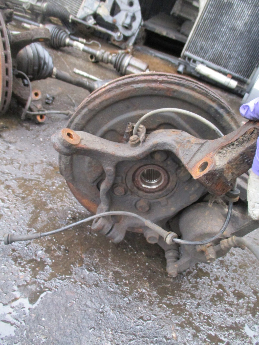 NISSAN QASHQAI J10 2011 1.5 DIESEL NSF PASSENGER FRONT HUB & SHOCK ABSORBER