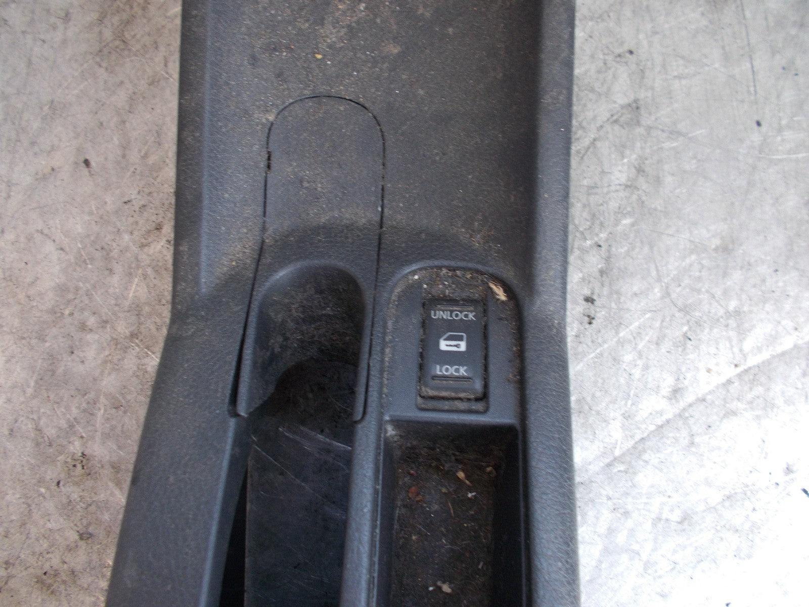 NISSAN NOTE E11 2008 1.4 CENTRE CONSOLE STORAGE COMPARTMENT 969109U010