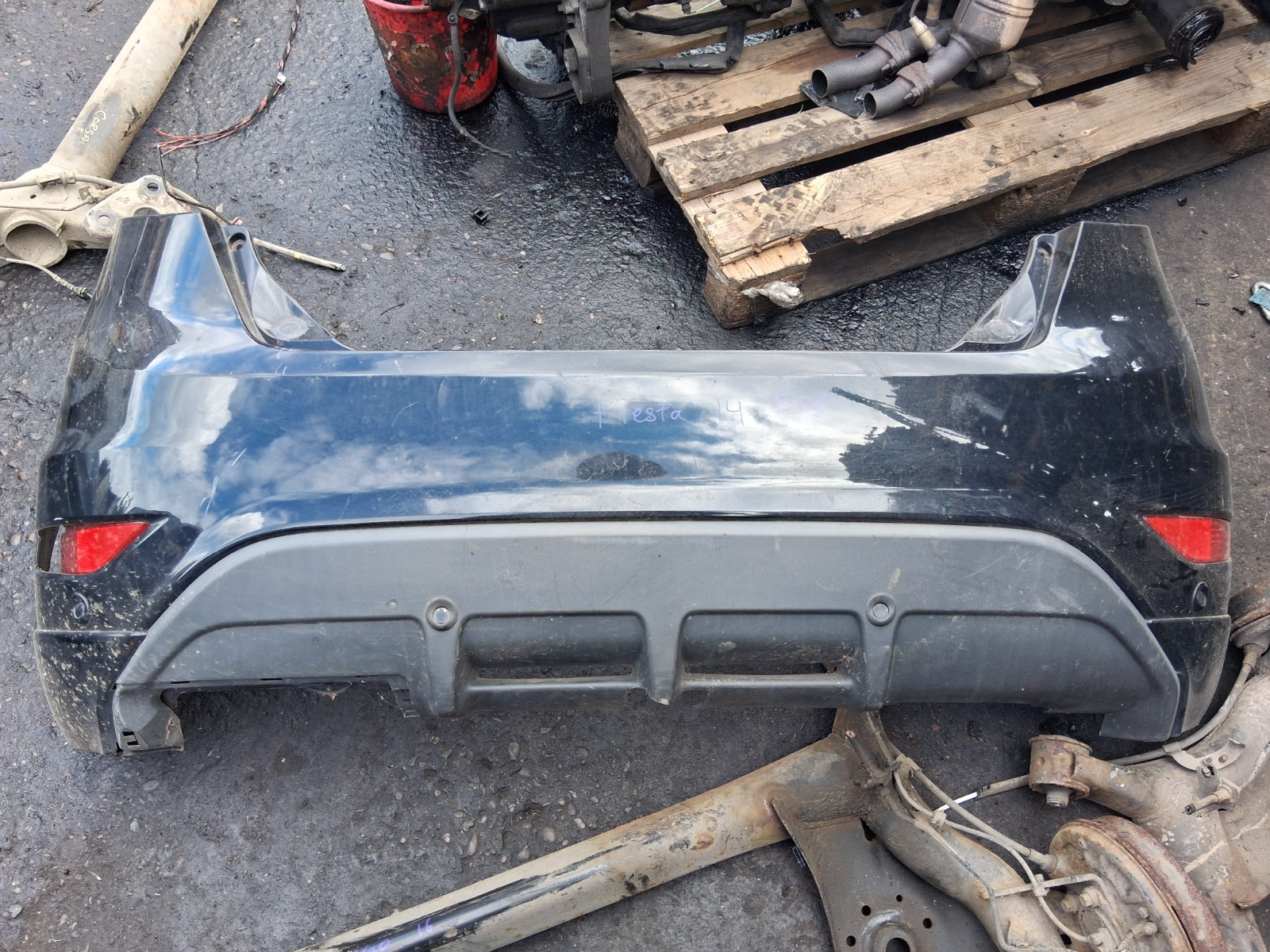 2014 FORD FIESTA MK7 COMPLETE REAR BUMPER WITH PDC SENSORS BLACK