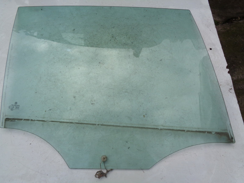 VW VOLKSWAGEN GOLF MK6 OSR DRIVER SIDE REAR WINDOW GLASS 5K6845026C
