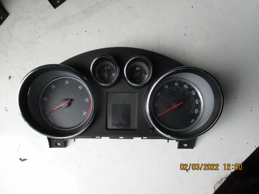 VAUXHALL INSIGNIA A MK1 PRE FACELIFT 2010 2.0 DIESEL SPEEDOMETER 13340286 AA8P