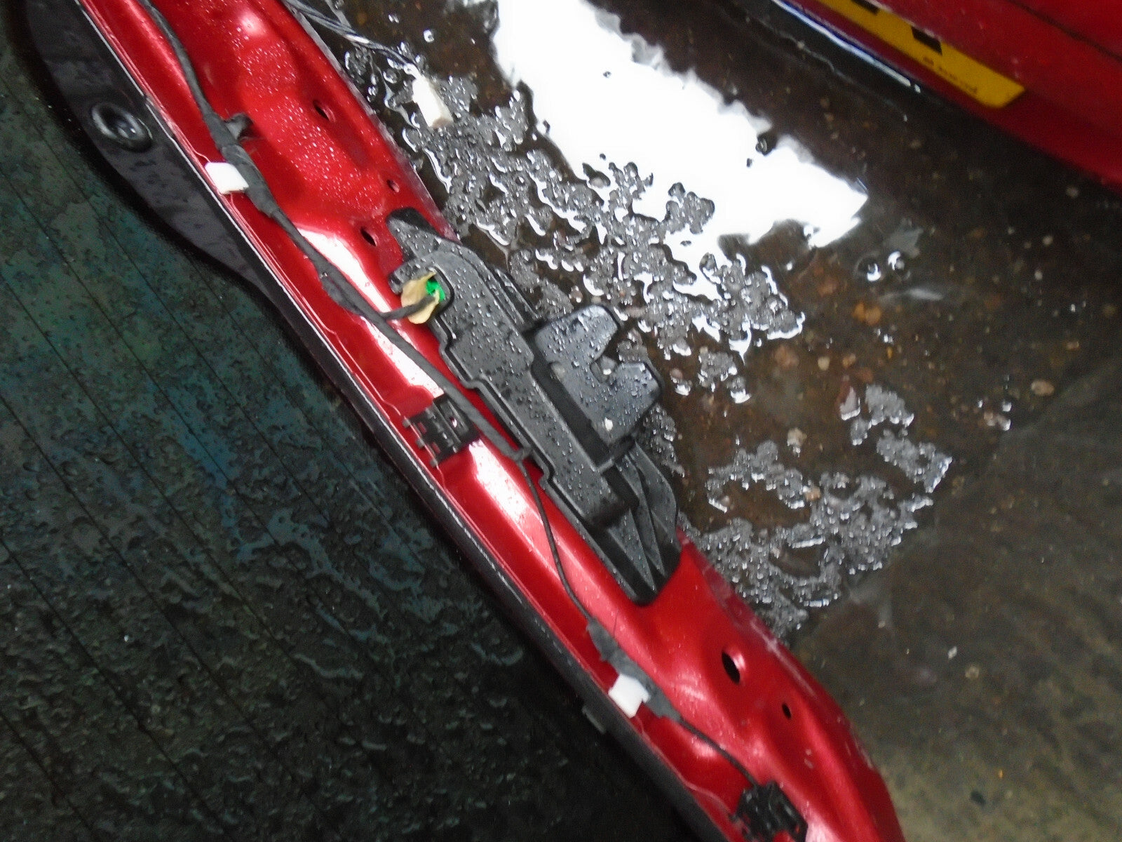 CITROEN C2 2006 3 DOOR REAR BOOTLID TAILGATE RED BLACK
