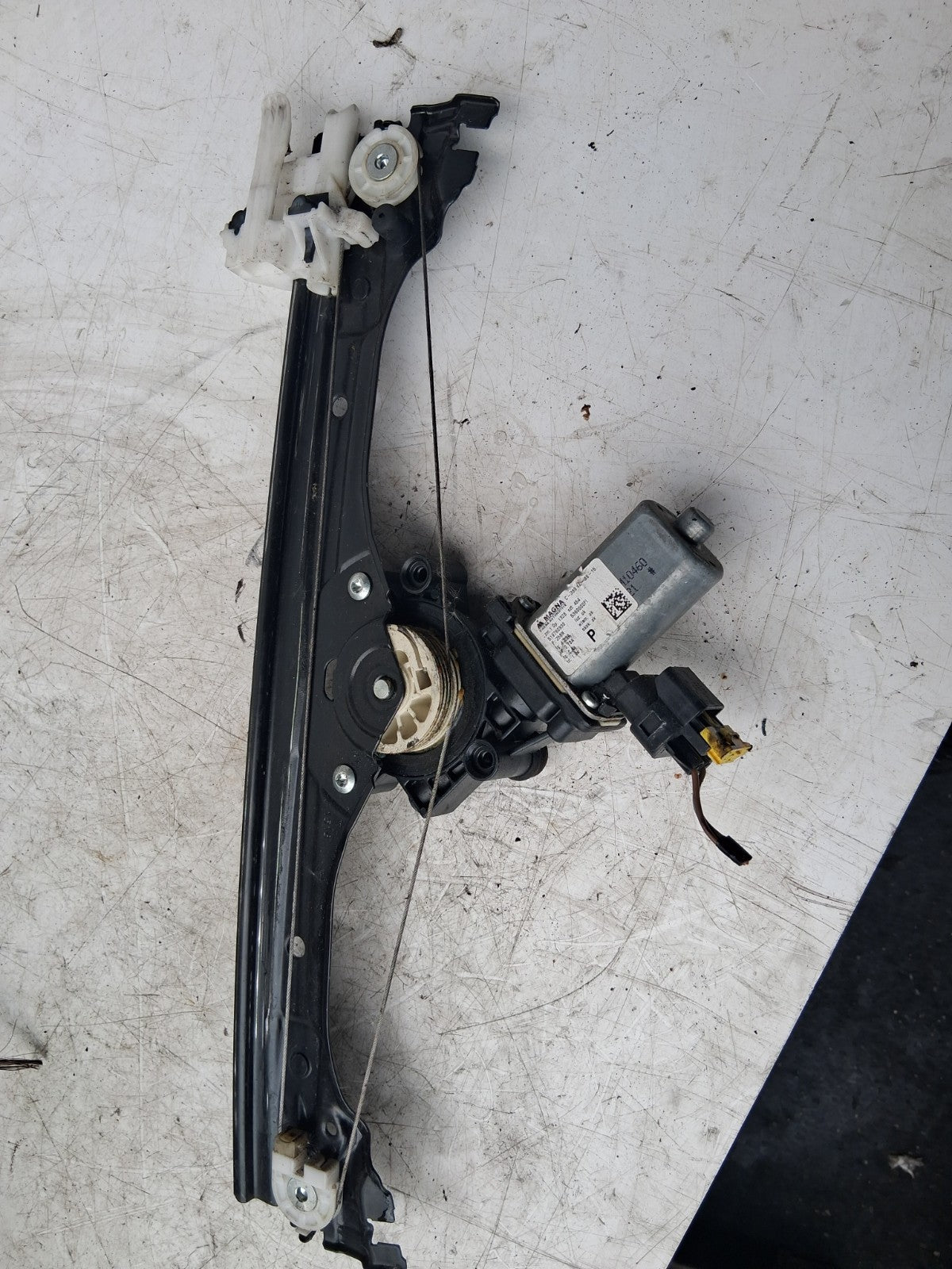 2015 FIAT 500 OSF DRIVER SIDE FRONT RIGHT WINDOW MOTOR REGUALTOR 519760930