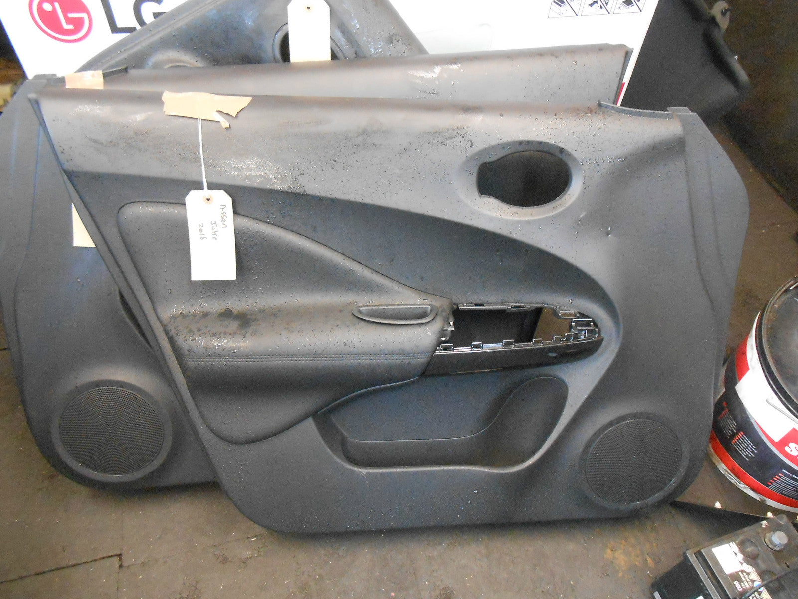 NISSAN JUKE 2016 NSF PASSENGER SIDE FRONT DOOR CARD LEATHER ARMREST 809011KB0A