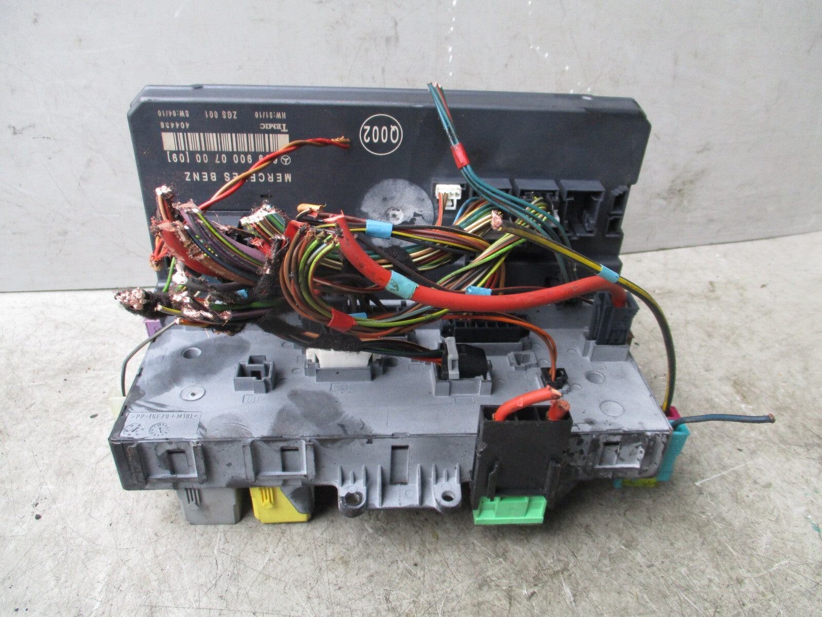 MERCEDES BENZ VITO W639 MK2 2011 LHD BODY CONTROL MODULE 6399000700