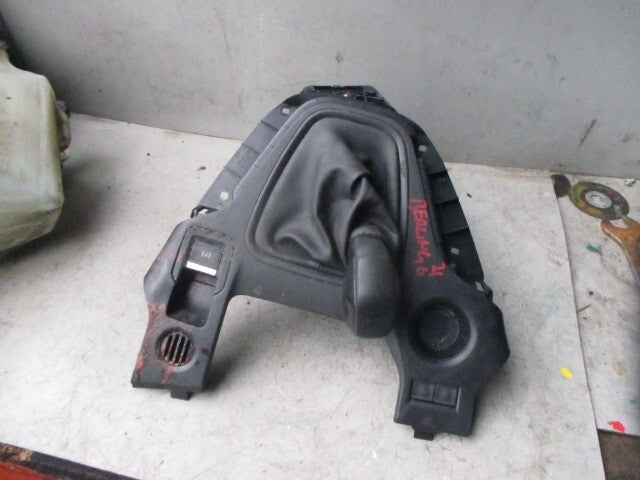2021 CITROEN BERLINGO 5 SPEED GEAR BOX & SURROUND TRIM 9814652680