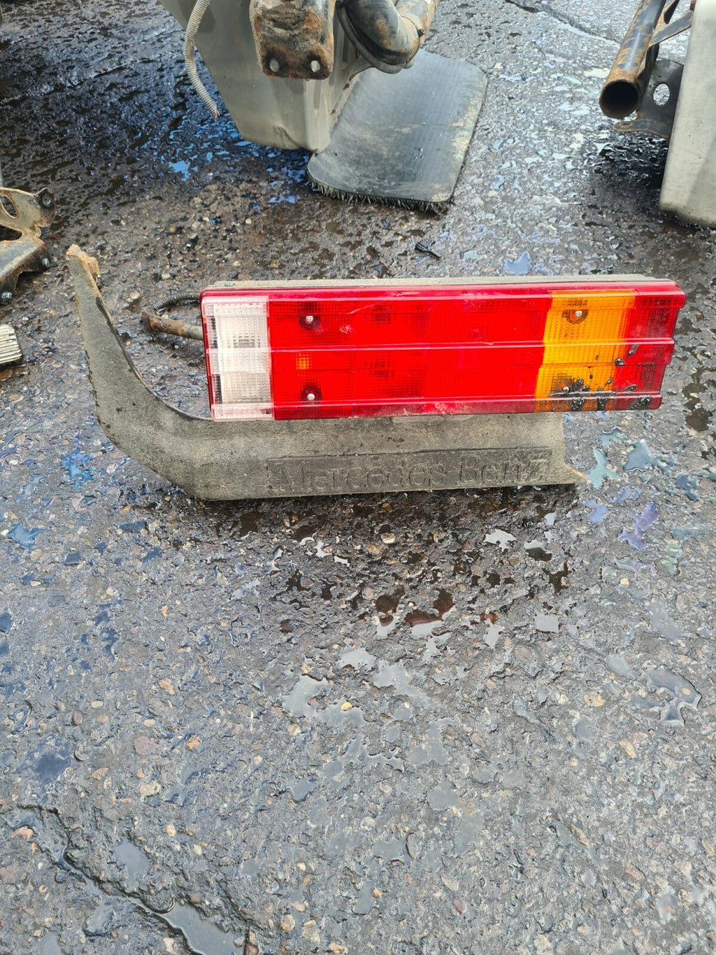 MERCEDES ATEGO 2007 815 DAY OSR DRIVER SIDE REAR LIGHT MOUNTING BRACKET