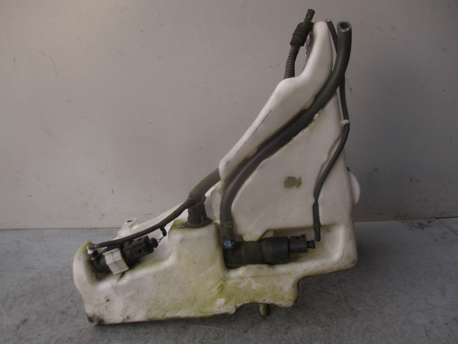 2011 AUDI A5 8T WINDSCREEN WASHER BOTTLE TANK & PUMP 8T0955453C