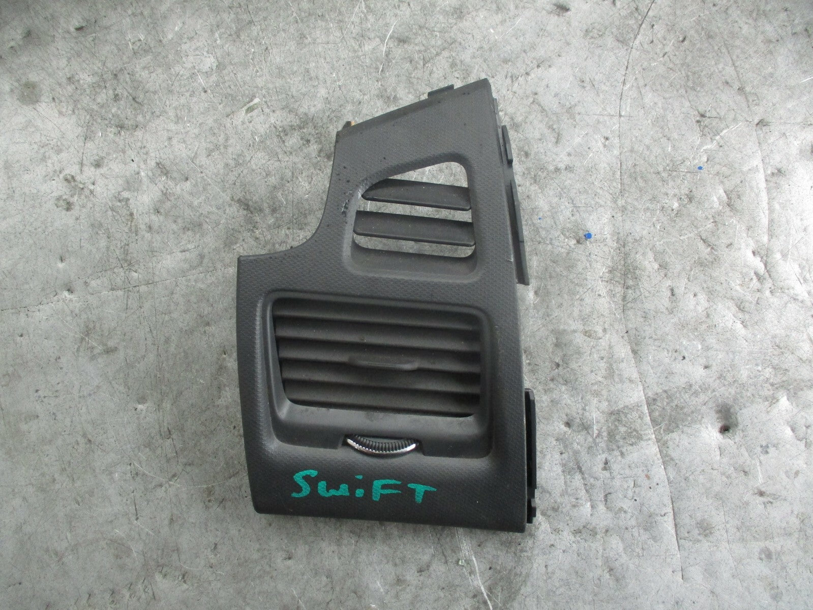 SUZUKI SWIFT MK3 NS PASSENGER SIDE AIR VENT 7364068L00
