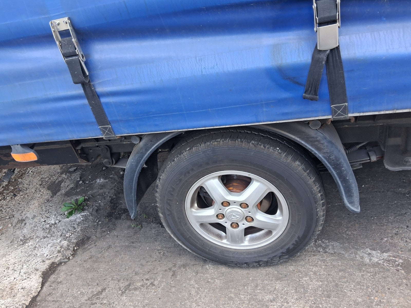 2020 SAIC LDV V80 16 INCH ALLOY WHEEL WITH TYRE 215/75R16