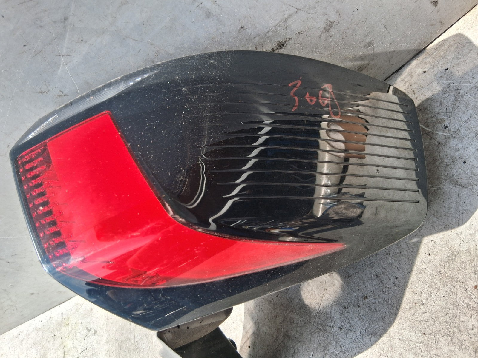 2019 PEUGEOT 5008 MK2 NSR PASSENGER SIDE REAR LEFT TAIL LIGHT 9811028080