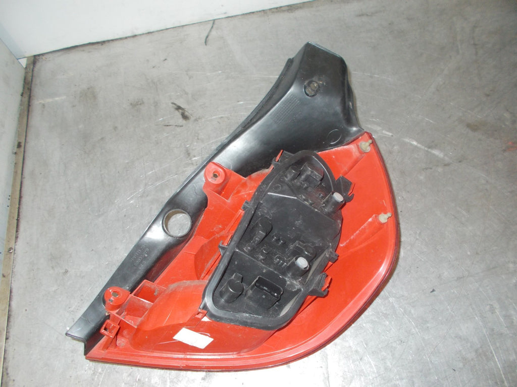 RENAULT CLIO 2007 NSR PASSENGER SIDE REAR LIGHT TAIL LIGHT 89035079