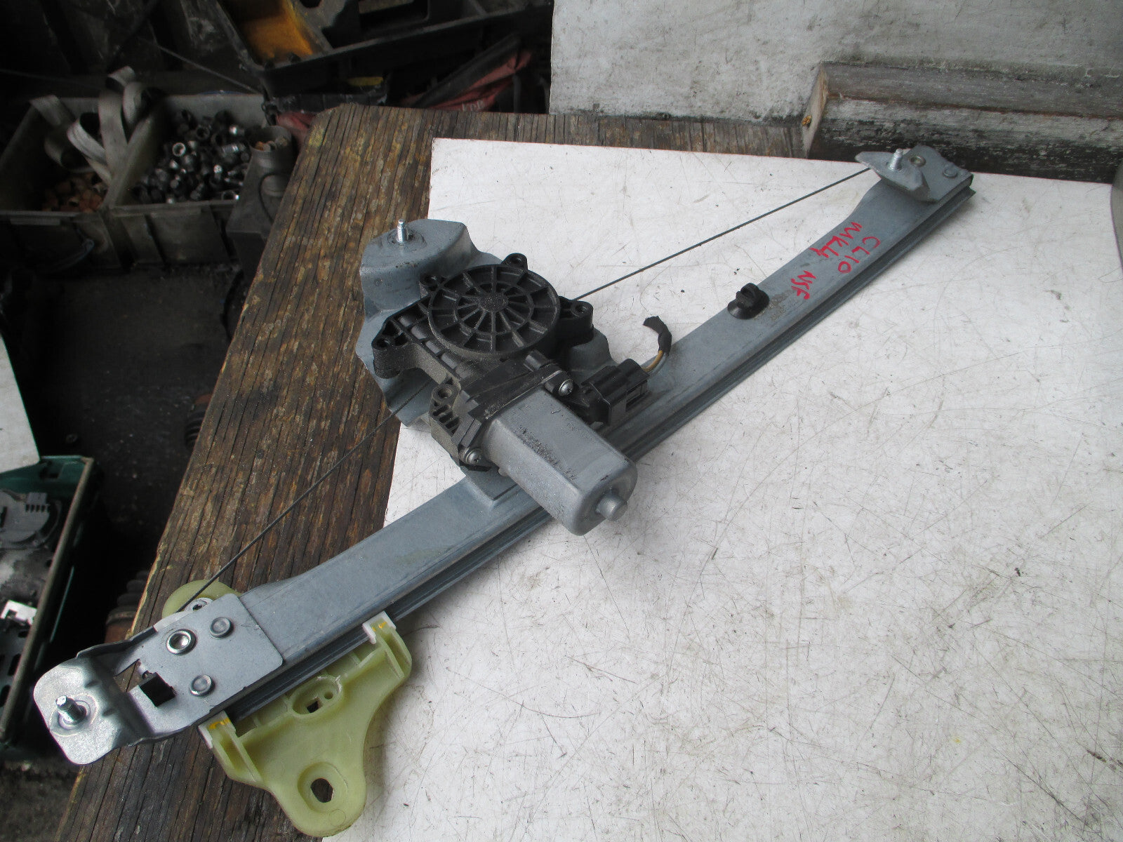 RENAULT CLIO MK4 2018 NSF PASSENGER SIDE FRONT WINDOW MOTOR REGULATOR 128001472B