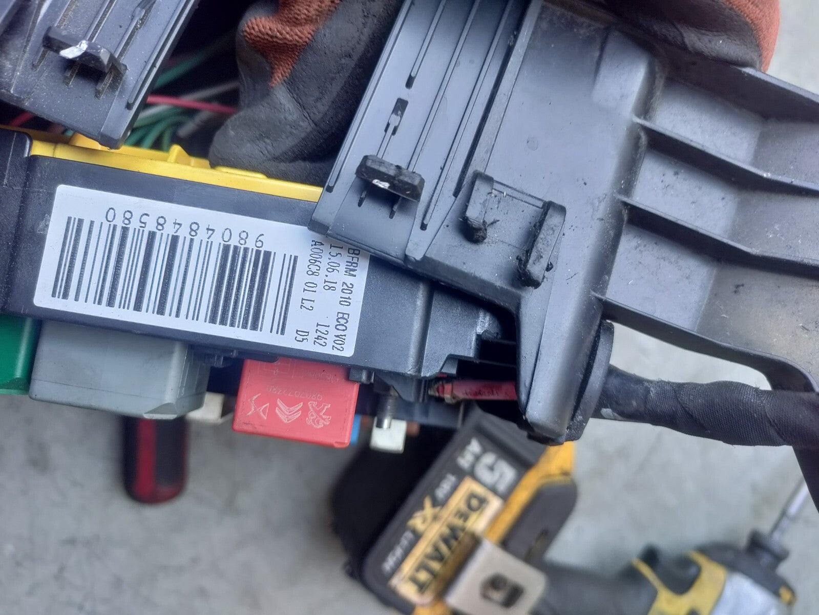 CITROEN C4 CACTUS 2019 UNDER BONNET FUSE BOX 9804848580